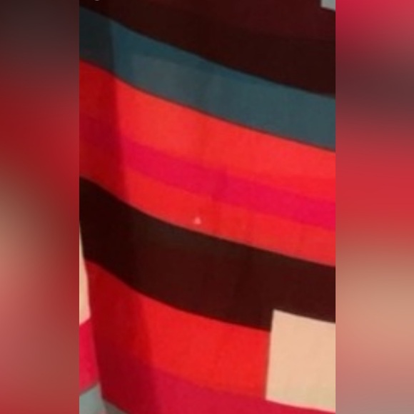 Colored Patterned Guess Top - Picture 5 of 6